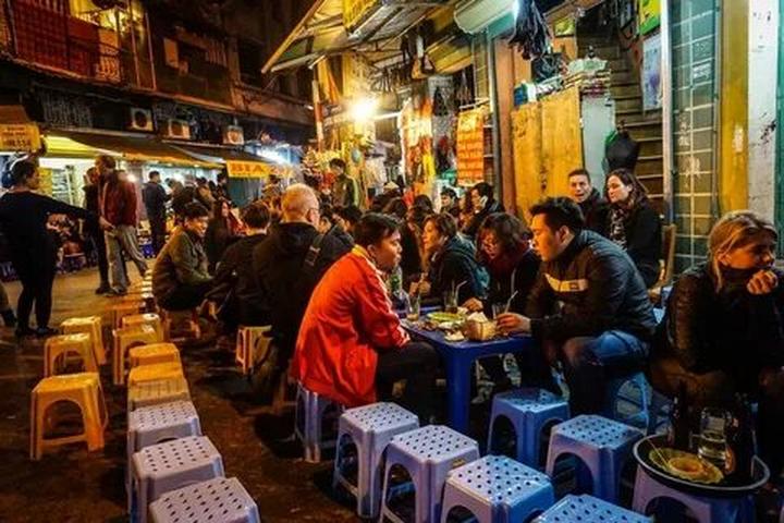 Tỏa Sáng Trên Mạng Xã Hội: Chuyên Gia Trang Điểm & Hotspot Matrix
